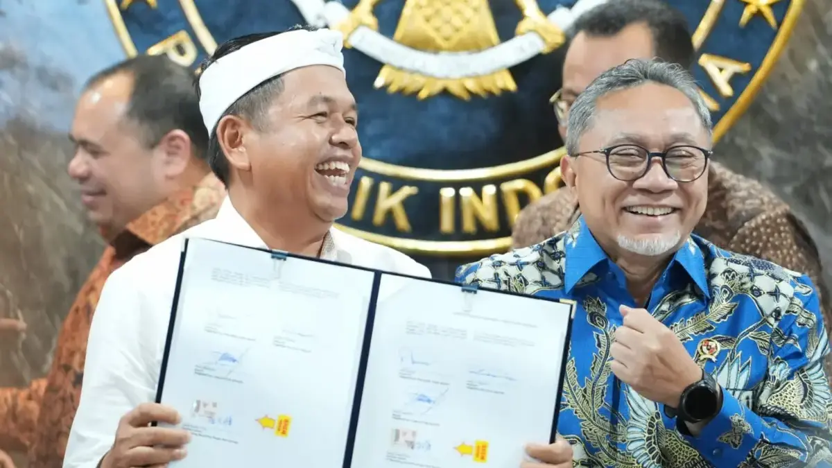 Dedi Mulyadi dan Menko Pangan Zulkifli Hasan saat tanda tangan perjanjian kerja sama PSEL, Selasa (21/4). (Dok