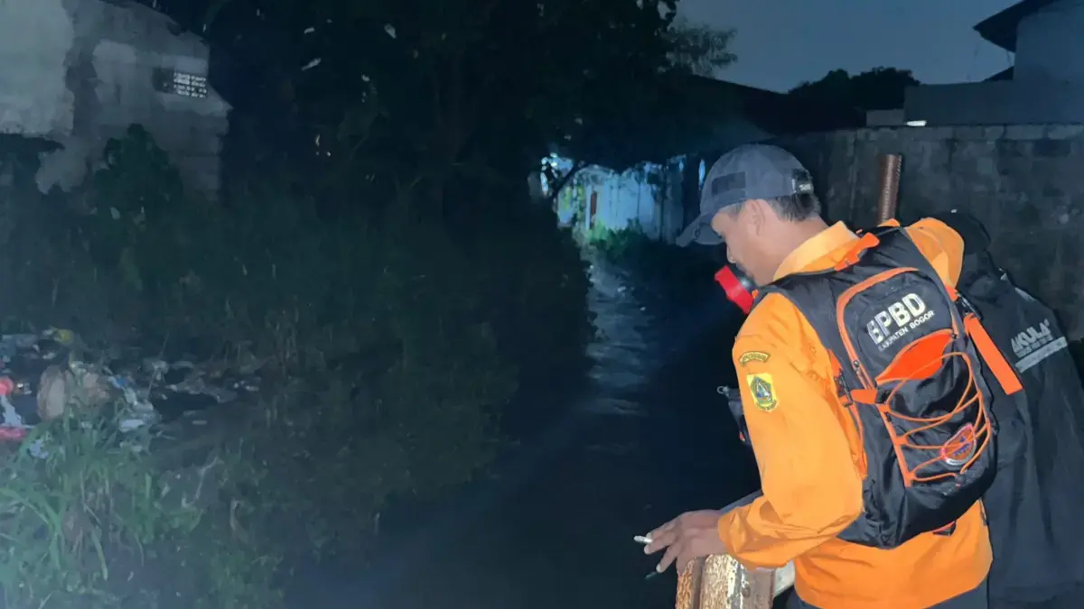 Sedang Bermain Air, Bocah 4 Tahun Hanyut di Selokan di Bojonggede Bogor Seorang bocah berinisial MAA (4) hanyut di selokan usai bermain air di Kampung Masjid, Desa Bojonggede, Kecama
