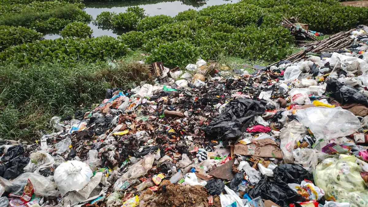 Waduk Saguling Tercemar Limbah Pasar Rancapanggung Cililin