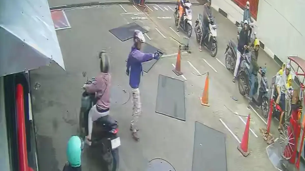 Pelaku Penodongan Senpi di SPBU Moch Ramdan-Bandung Dibekuk Polisi! Pelaku Penodongan Senpi di SPBU Moch Ramdan-Bandung Dibekuk Polisi!