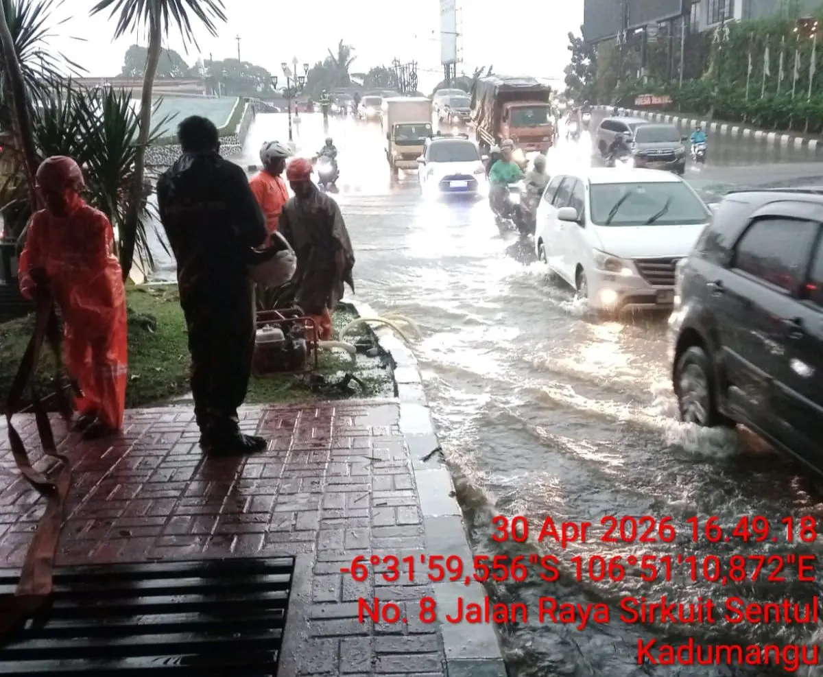  Terowongan Tugu Pancakarsa Sentul Terendam Banjir, Drainase Tersumbat Sampah Jadi Pemicu – jabarekspres.com