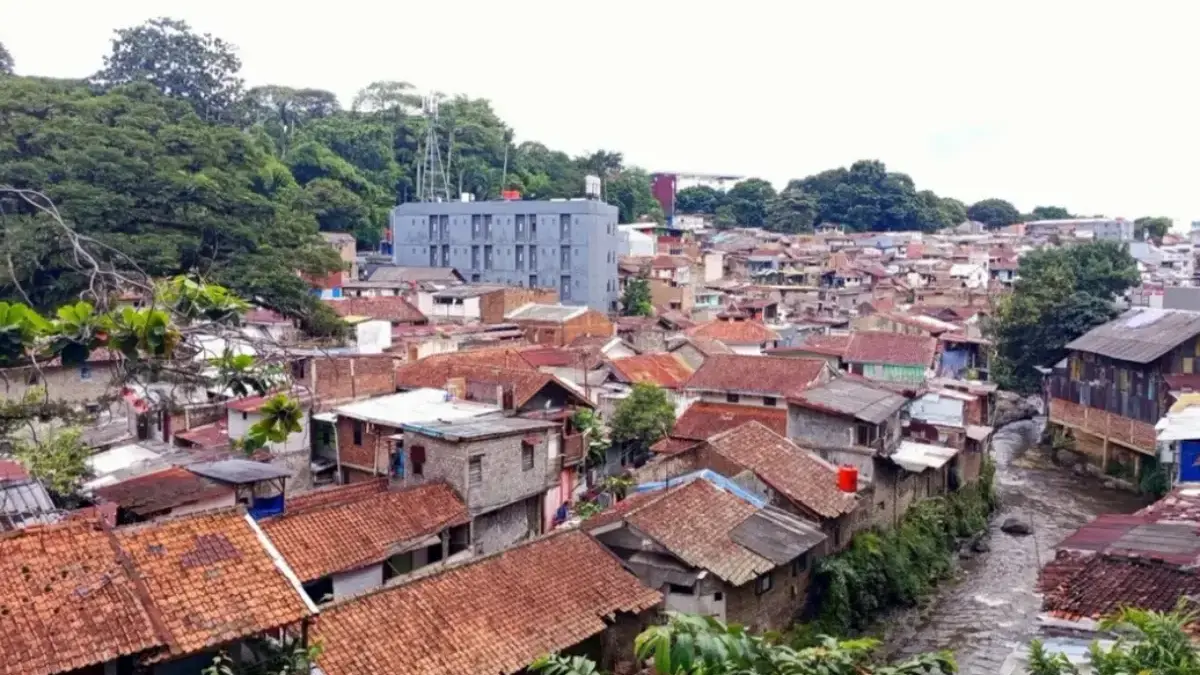 Rumah padat penduduk di Kota Bandung. (son)