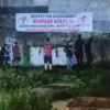 Warga di Desa Purwaharja Kota Banjar memasang baliho penolakan pembangunan dapur MBG karena hawatir limbah dap