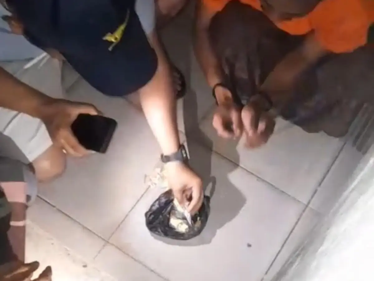 Pengedar Obat Keras di Citapen Dibekuk, Barang Bukti Disembunyikan di Saluran Air – jabarekspres.com