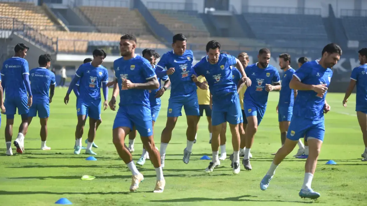 Sejumlah pemain Persib Bandung mengikuti official training di Stadion Gelora Bandung Lautan Api, Gedebage, Kot