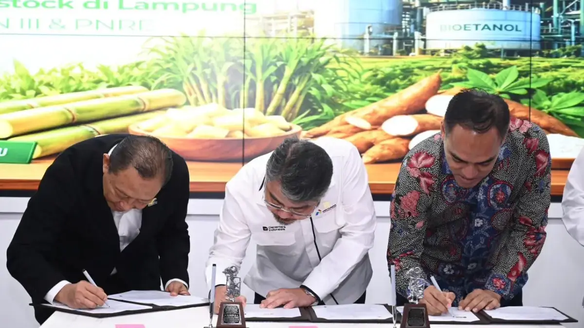 CEO Pertamina New & Renewable Energy, John Anis, bersama PTPN III, Ryanto Wisnuardhy dan