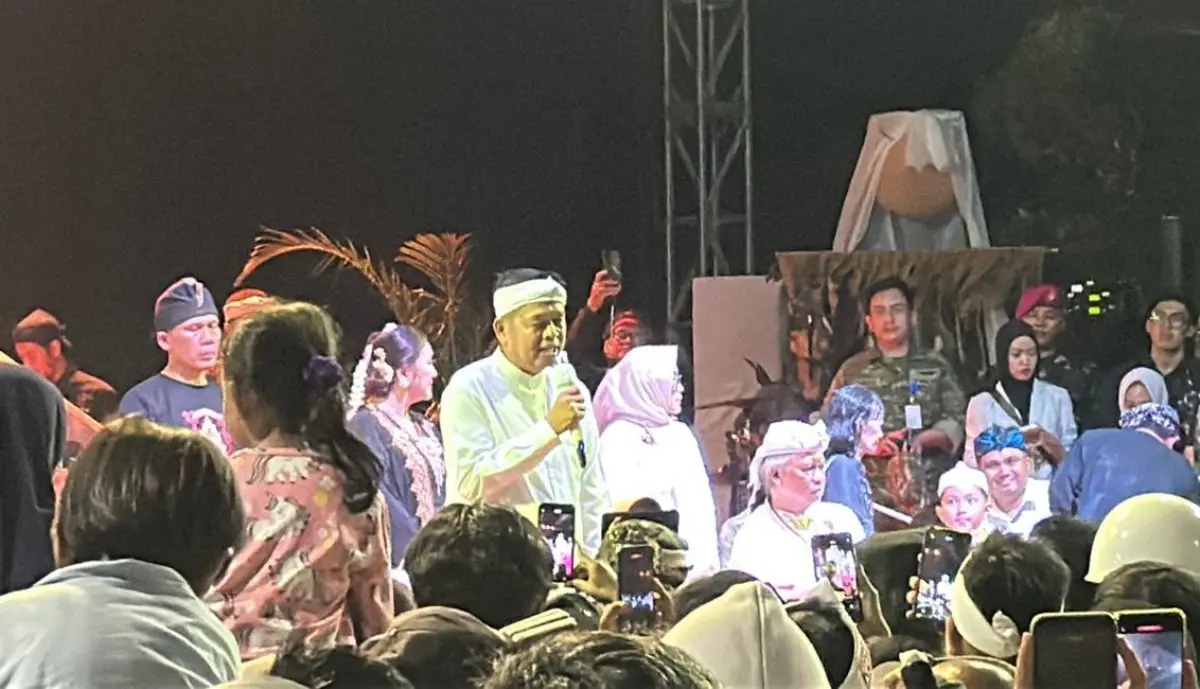 Kirab Budaya Mahkota Binokasih di Bogor Semarak, Dedi Mulyadi Bawa Pesan Kepemimpinan Sunda  – jabarekspres.com