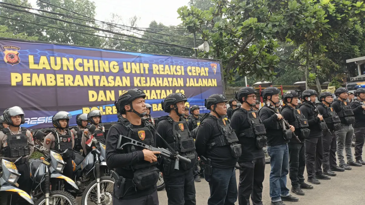 Luncurkan URC, Polrestabes Bandung siap Brantas Kejahatan Jalanan Dok. Polrestabes Bandung luncurkan Unit Reaksi Cepat (URC) untuk memberantas aksi kejahatan jalanan. Jum\'at (2