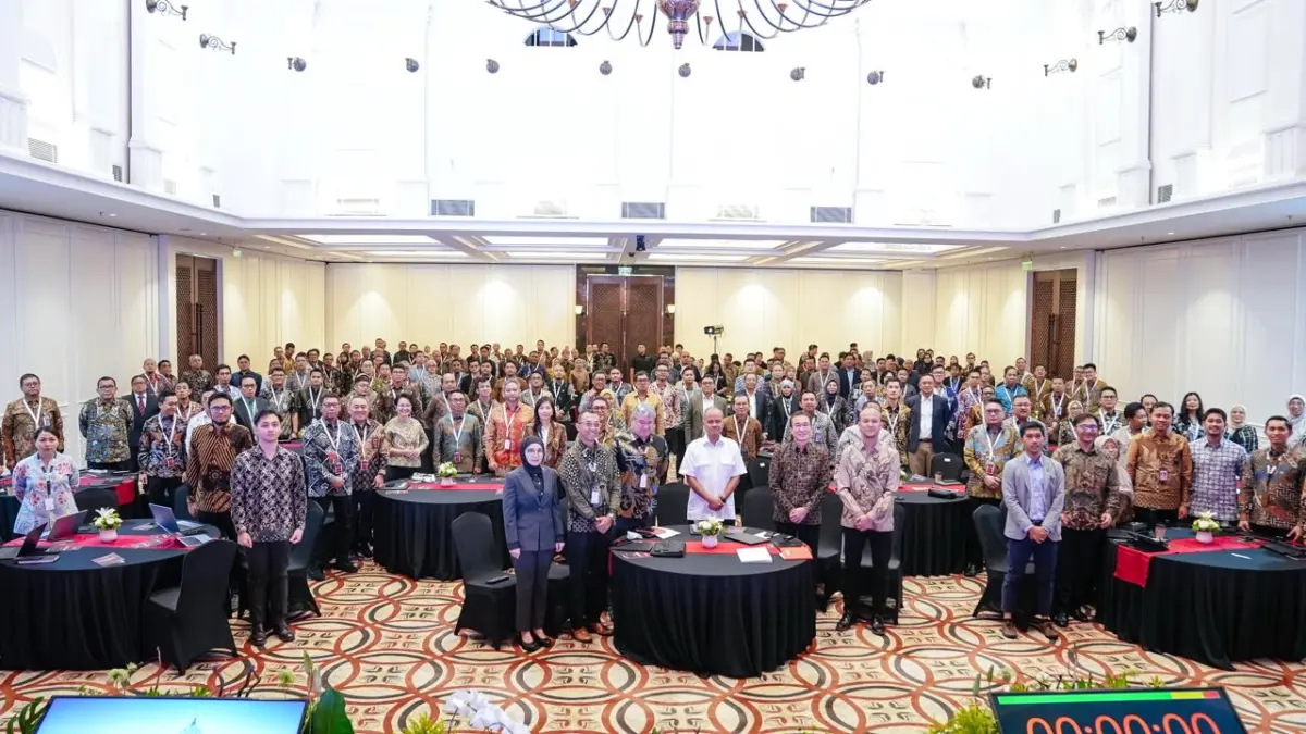 Direktur Enterprise & Business Service Telkom Veranita Yosephine, Direktur IT Digital Telkom Faizal Rochmad Dj