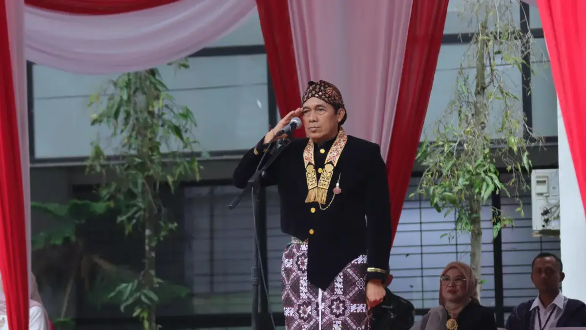 Wali Kota Cimahi, Ngatiyana saat memimpin apel Peringatan Hardiknas di Pemkot Cimahi (Mong)