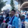 Jamaah haji kloter 10 asal Kota Bogor saat resmi diberangkatkan dari Masjid Raya Bogor, Sabtu (2/5/2026). Foto