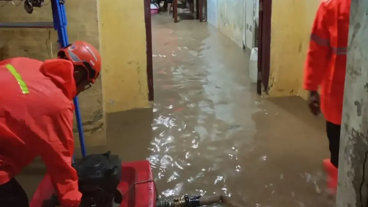 Hujan deras yang menerjang wilayah Kecamatan Babakan Madang, Kabupaten Bogor, pada Minggu (24/5/2026) sore men