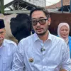 Bupati Bandung Barat, Jeje Ritchie Ismail didampingi wakil bupati, Asep Ismail dan Kadis Perikanan Peternakan,