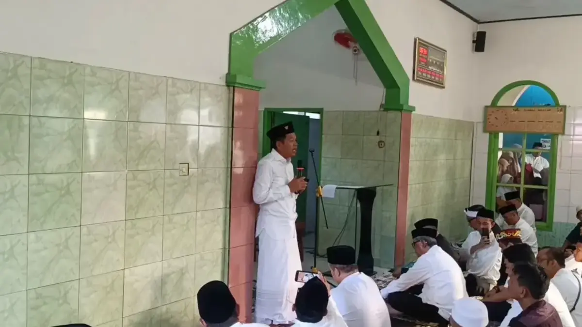 Salat Iduladha di Kota Banjar, Gubernur KDM Sampaikan Program Prioritas Gubernur Jabar Dedi Mulyadi saat memberikan sambutan di hadapan jemaah shalat Id di Mesjid Alhikmah, Kelurahan