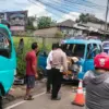 Tabrakan adu banteng antara angkot dan truk tangki air terjadi di Jalan Raya Cibungbulang, Desa Cemplang, Cibu