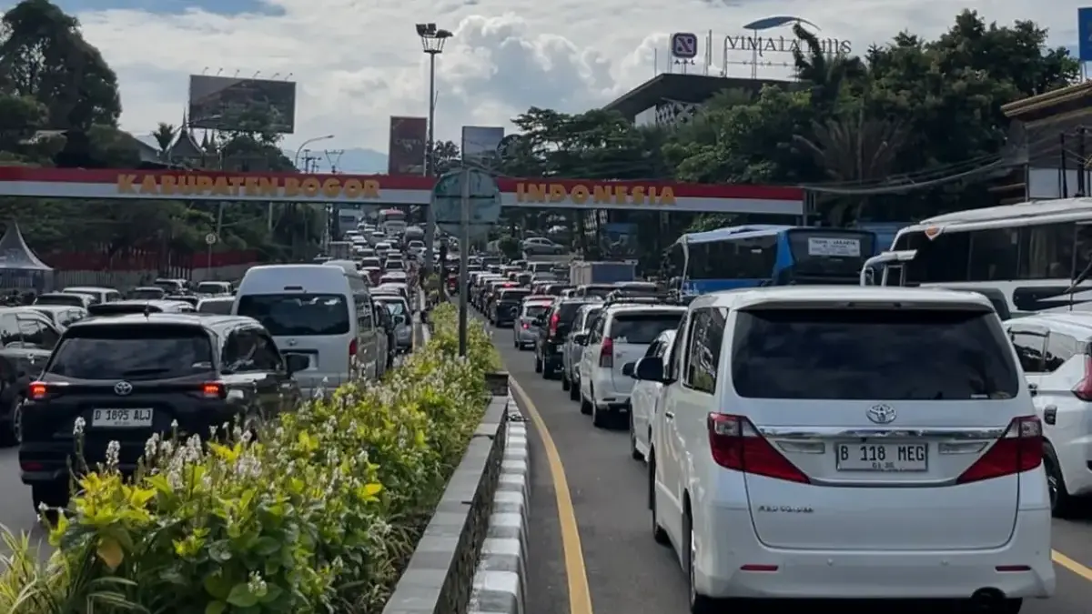 Diserbu 22 Ribu Kendaraan, Arus Balik Puncak Bogor Diberlakukan One Way Siang Ini