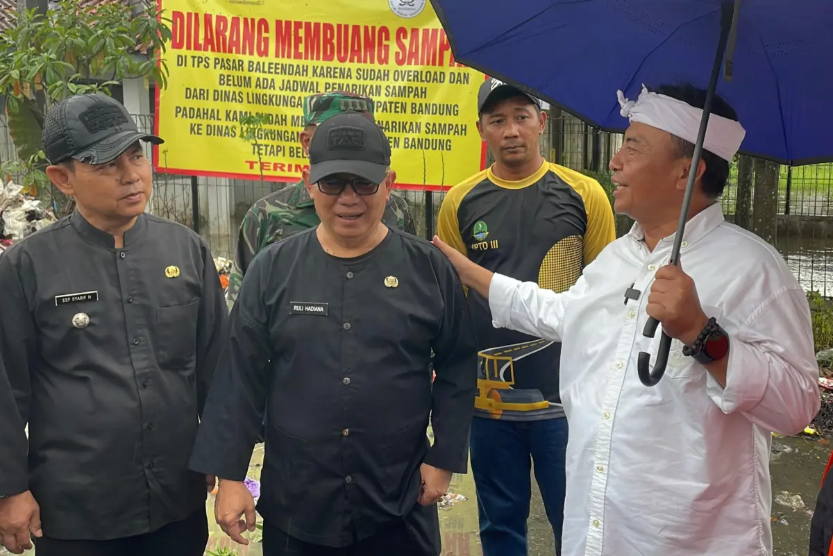 DLH Kabupaten Bandung Targetkan Lautan Sampah Baleendah Tuntas Dua Hari, Tekankan Perbaikan Sistem – jabarekspres.com
