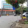 2 Pengendara Jatuh Akibat Kabel Menjuntai di Jalan Juanda Bogor, PLN Tegaskan Bukan Asetnya 