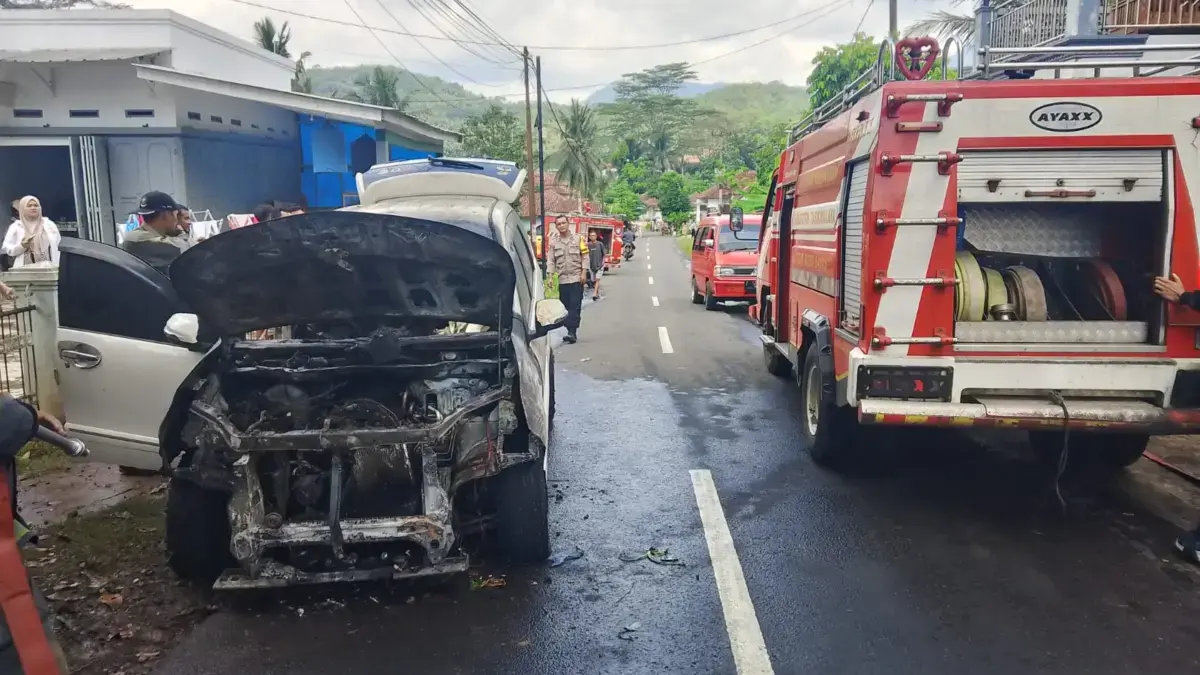 Kebakaran Garasi di Cineam Hanguskan 4 Kendaraan, Diduga Akibat Audio Mobil Korslet