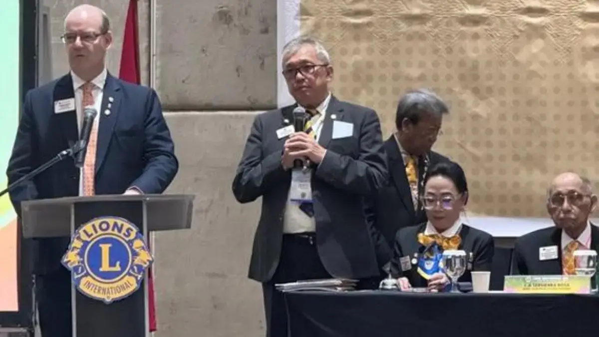 International Director Graeme Wilson menyampaikan sambutannya dalam Konvensi ke 50 Lions Club yang bertempat d