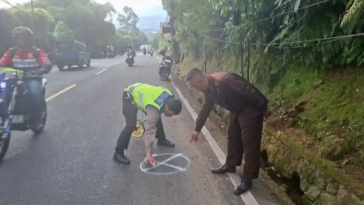 Diduga Langgar One Way, Mahasiswi Asal Depok Tewas Ditabrak Truk Box di Puncak Bogor Diduga Langgar One Way, Mahasiswi Asal Depok Tewas Ditabrak Truk Box di Puncak Bogor
