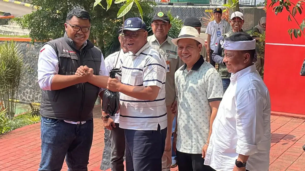 May Day 2026 di Kabupaten Bandung, Menteri LH dan 90 Ribu Buruh Gaungkan Gerakan Tanam Pohon. Foto Agni Ilman