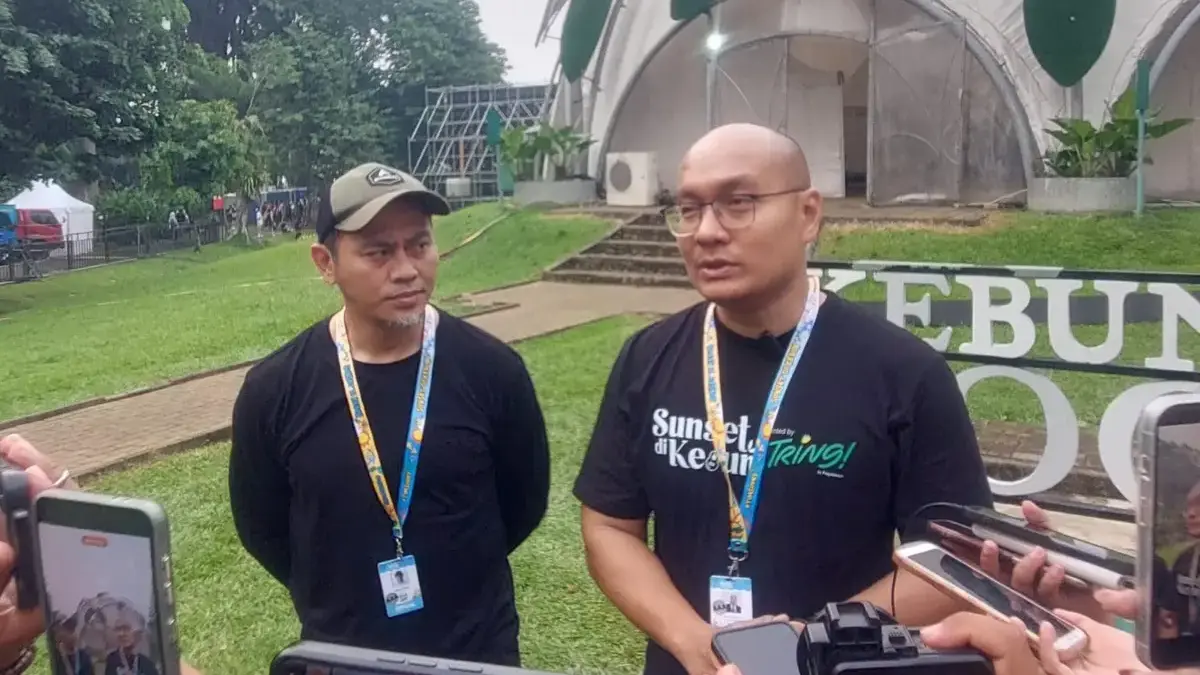 Managing Director PT Mitra Natura Raya, Marga Anggrianto (kanan) ditemani Zaenal Arifin, GM Corporate Communic