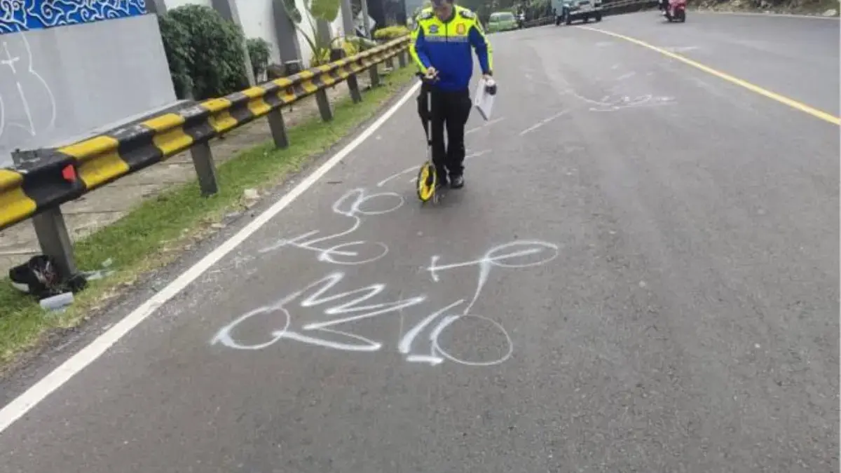Pikap Tabrak Dua Motor di Tanjakan Selarong Puncak Bogor, Satu Pengendara Luka Berat
