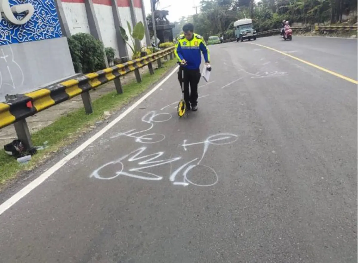 Pikap Tabrak Dua Motor di Tanjakan Selarong Puncak Bogor, Satu Pengendara Luka Berat – jabarekspres.com