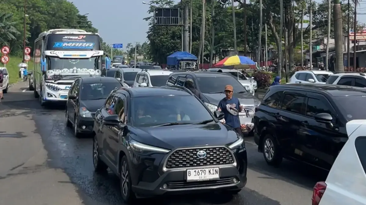 Libur Panjang Isa Almasih, Jalur Wisata Puncak Bogor Diserbu 10 Ribu Kendaraan Libur Panjang Isa Almasih, Jalur Wisata Puncak Bogor Diserbu 10 Ribu Kendaraan