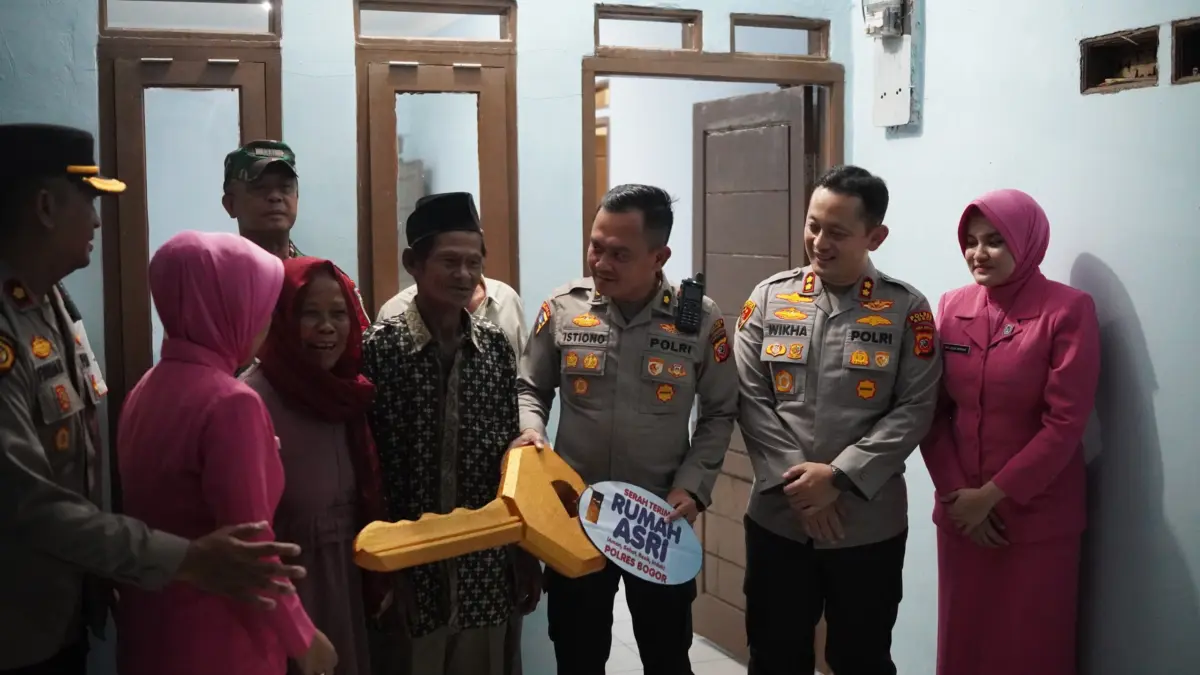 Tuntaskan Pembangunan 13 Rumah ASRI, Polres Bogor Perkuat Aksi Sosial untuk Warga Tuntaskan Pembangunan 13 Rumah ASRI, Polres Bogor Perkuat Aksi Sosial untuk Warga