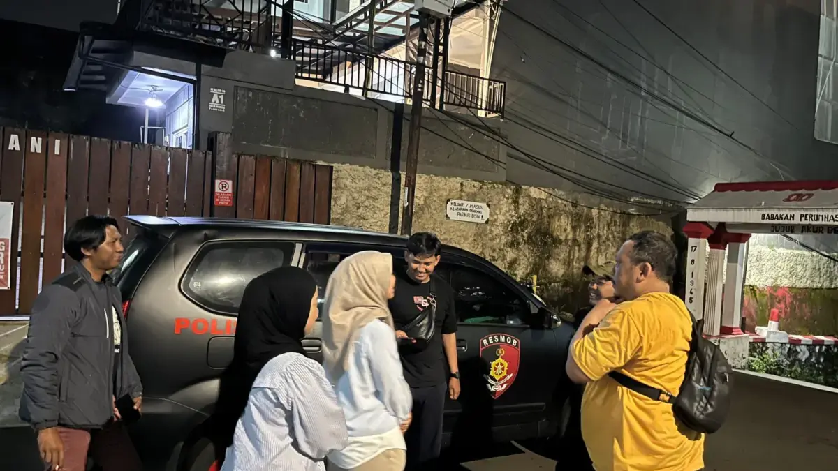 Viral di TikTok, Polisi Datangi Rumah Pelapor untuk Tindak Lanjuti Laporan Gangguan Keamanan di Baranangsiang Viral di TikTok, Polisi Datangi Rumah Pelapor untuk Tindak Lanjuti Laporan Gangguan Keamanan di Baranangsiang