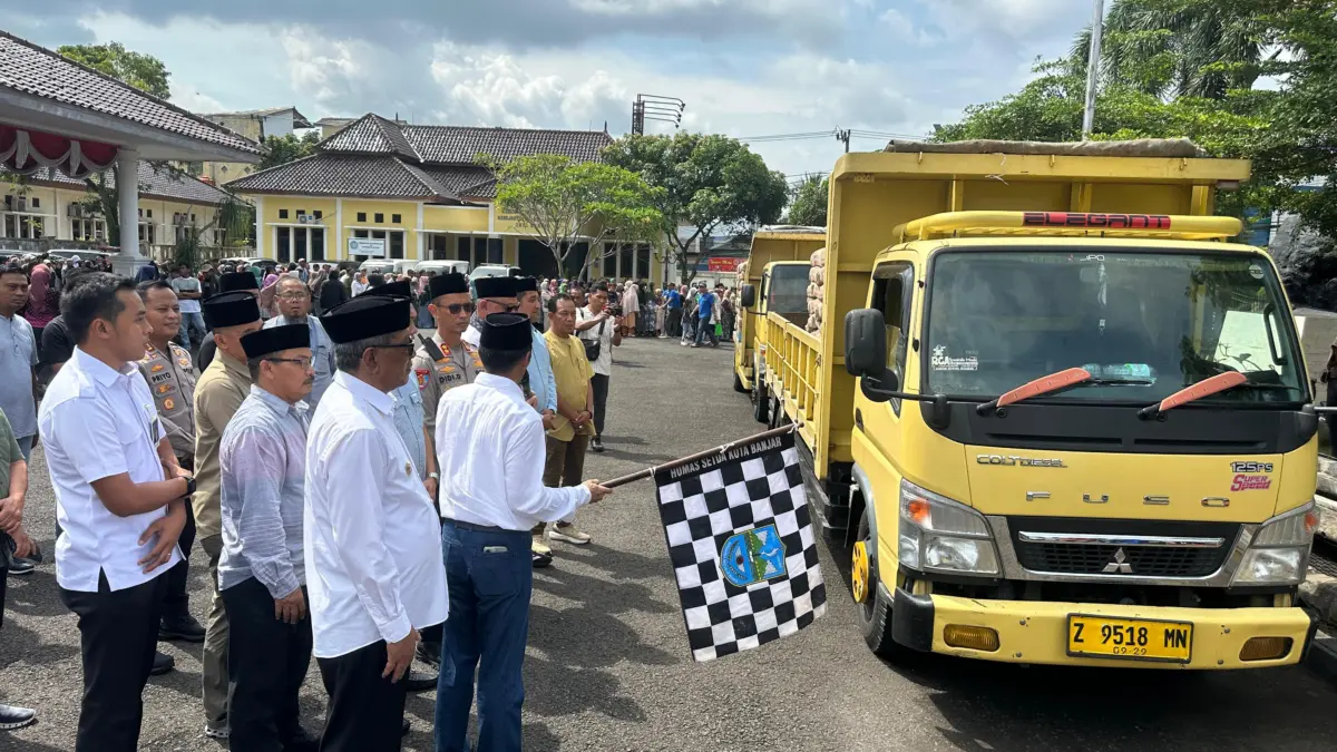 Kolaborasi Gandara Group 37 – Irjen Kemendes PDT Salurkan Ratusan Sembako dan Ribuan Sak Semen untuk Masjid – jabarekspres.com Kolaborasi Gandara Group 37 – Irjen Kemendes PDT Salurkan Ratusan Sembako dan Ribuan Sak Semen untuk Masjid – jabarekspres.com