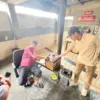 Bisnis Toilet di Jalur Puncak Bogor Ketiban Berkah Libur Panjang, Omzet Bisa Tembus Rp1,5 Juta Sehari. FOTO: