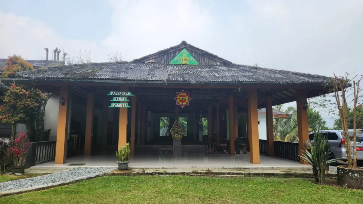 DPRD Kabupaten Bogor Gelar Paripurna Istimewa HJB di Desa Pakai Meja SD DPRD Kabupaten Bogor Gelar Paripurna Istimewa HJB di Desa Pakai Meja SD