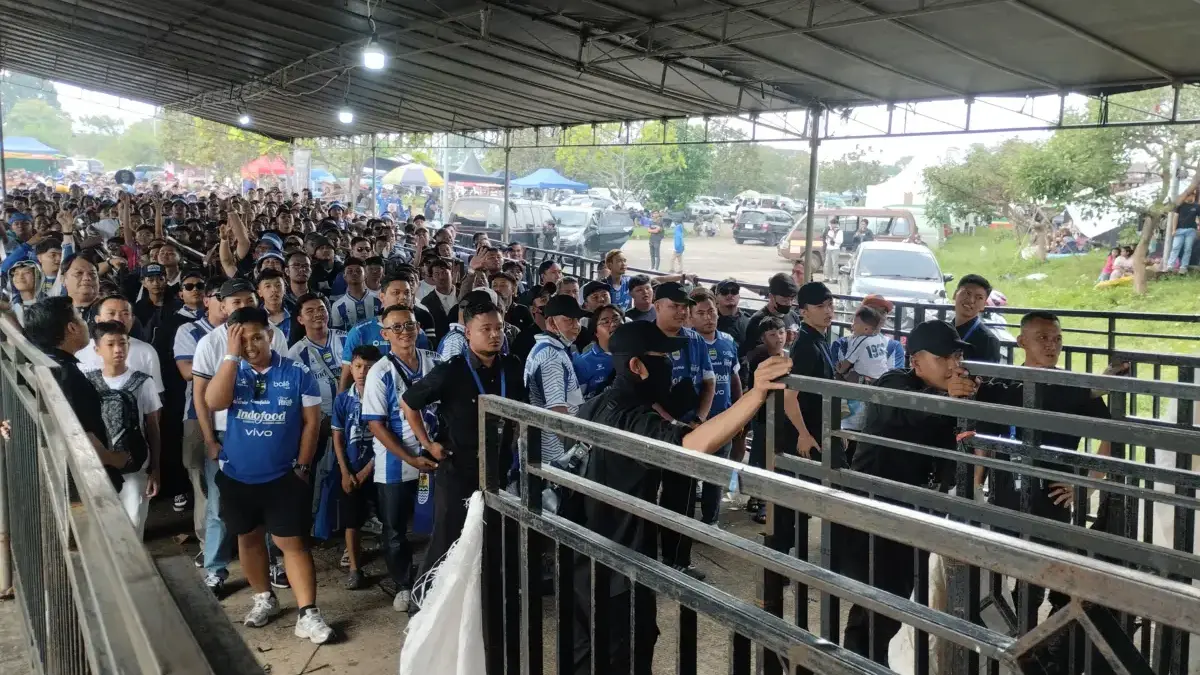 Jelang Laga Penting Persib Bandung, Bobotoh Mulai Padati Stadion GBLA