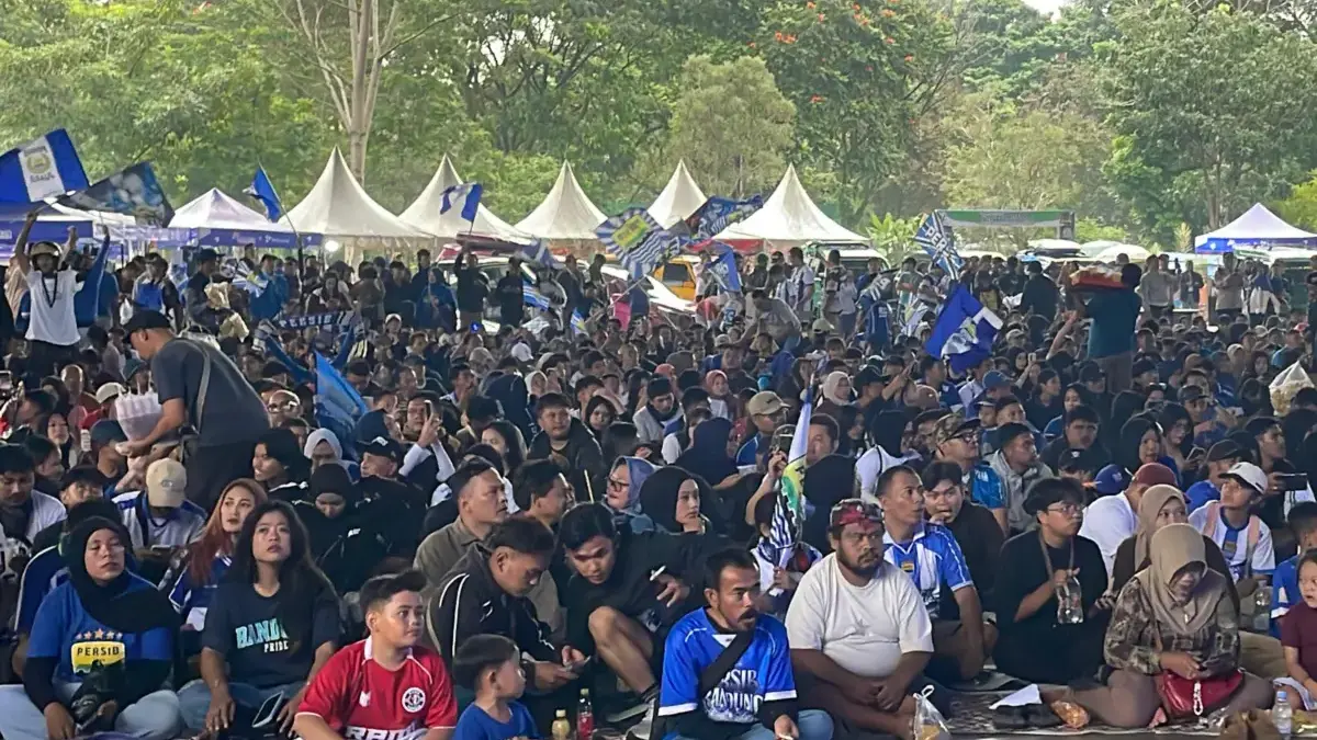 Nobar Penentuan Juara Persib, Ribuan Bobotoh Padati Dome Bale Rame Soreang Nobar Penentuan Juara Persib, Ribuan Bobotoh Padati Dome Bale Rame Soreang