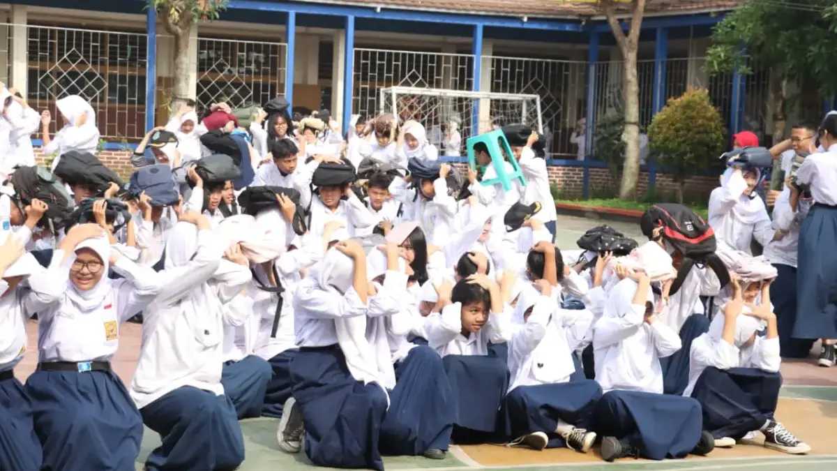 Cimahi Perkuat Kesiapsiagaan Bencana di Sekolah Simulasi Kebencanaan di Sekolah (mong)
