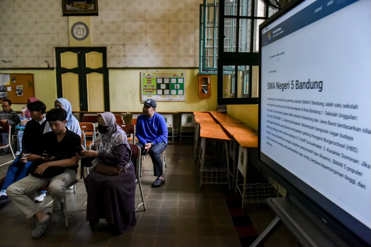Tinjau Langsung SPMB Sekolah Maung, Legislator Sorot Aplikasi Pendaftaran – jabarekspres.com
