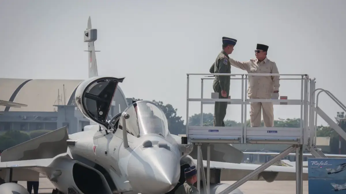 Presiden  Prabowo Subianto saat menghadiri agenda penyerahan alutsista, salah satunya Radar GCI  PT Len Indust