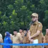Bupati Bandung Barat, Jeje Ritchie Ismail saat menjadi pemimpin apel di Lapang Mekarsari Ngamprah. Dok Prokomp