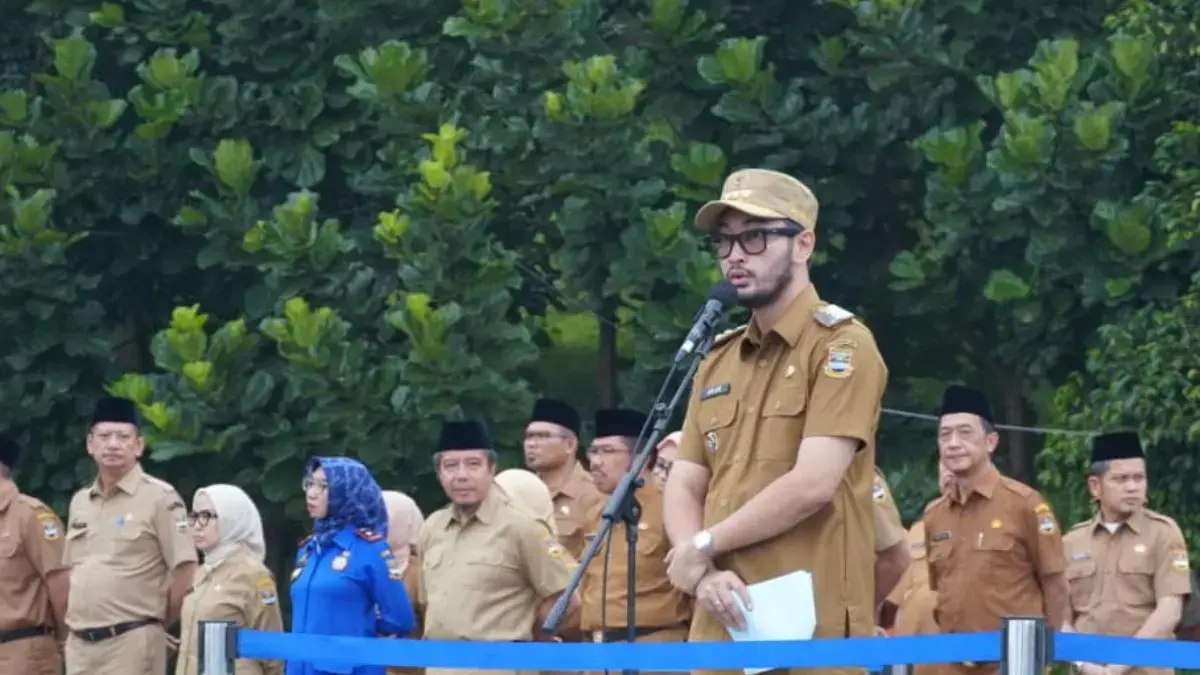 Bupati Bandung Barat, Jeje Ritchie Ismail saat menjadi pemimpin apel di Lapang Mekarsari Ngamprah. Dok Prokomp