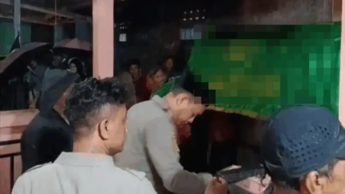 Petir Sambar 2 Bocah Saat Main Bola di Rancabungur Bogor, 1 Meninggal Dunia Petir Sambar 2 Bocah Saat Main Bola di Rancabungur Bogor, 1 Meninggal Dunia