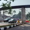 Pembangunan Jembatan Penyeberangan Orang (JPO) atau skywalk di Jalan Tegar Beriman, Kabupaten Bogor