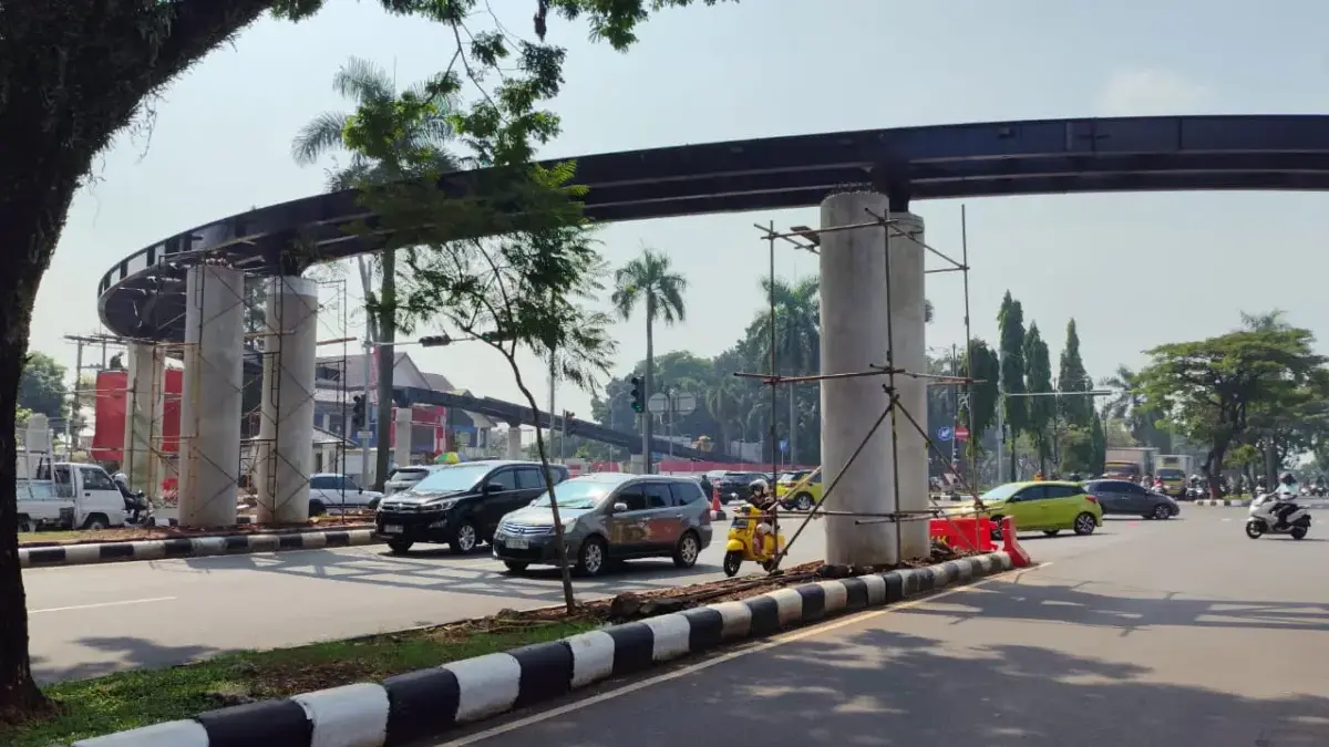 JPO Tegar Beriman Hampir Rampung, Siap Jadi Ikon Baru saat HJB Pembangunan Jembatan Penyeberangan Orang (JPO) atau skywalk di Jalan Tegar Beriman, Kabupaten Bogor