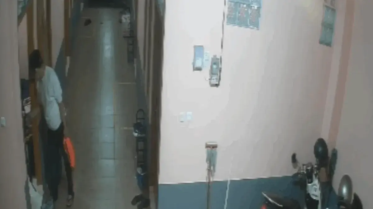Viral Aksi Maling di Kopo Terekam Jelas CCTV, 1 Unit Motor Raib Dibawa Kabur 