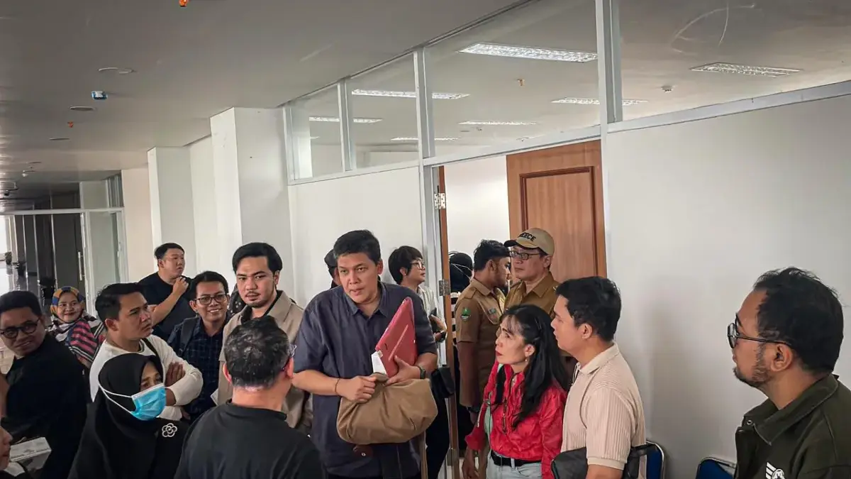 Owner Emeralda Mangkir di Mediasi, Ratusan Konsumen Murka Tuntut Uang Kembali