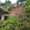 Rumah warga di Kecamatan Cikalongwetan, Bandung Barat tertimbun longsor. Dok istimewa
