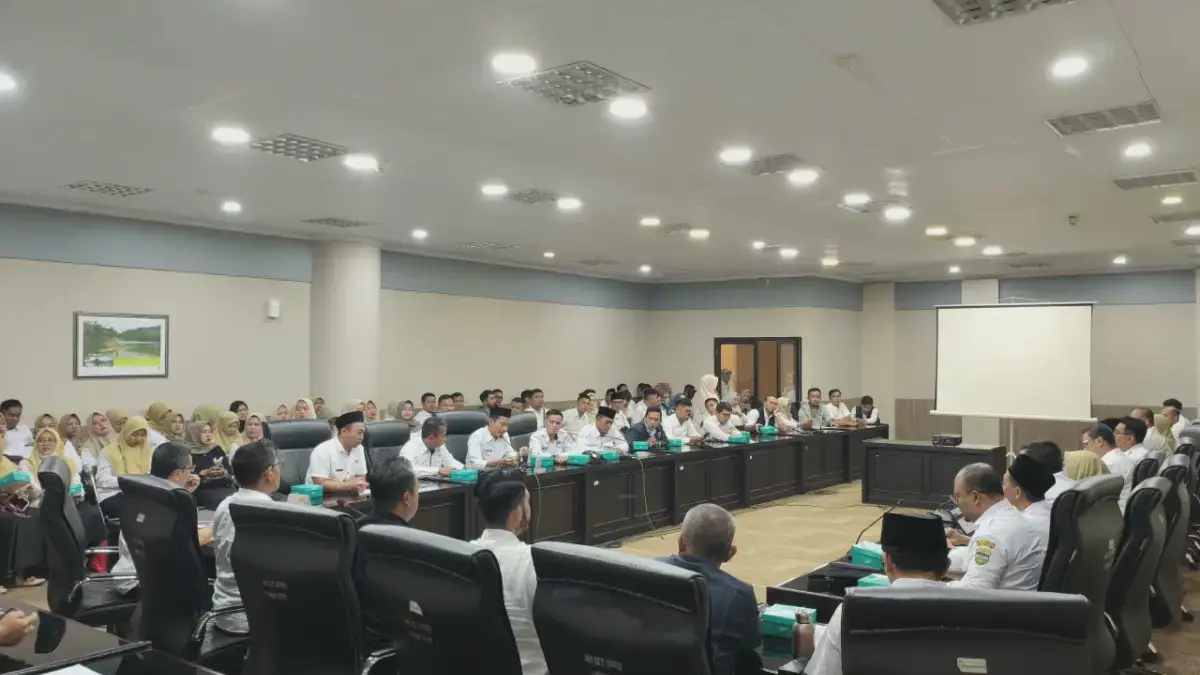 Puluhan perwakilan Forum Honorer Guru dan Tenaga Kependidikan (FHGTK) Kabupaten Tasikmalaya beraudiensi dengan