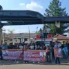 Sejumlah mahasiswa yang tergabung dalam Forum Mahasiswa Indonesia mengkritik penanganan perkara